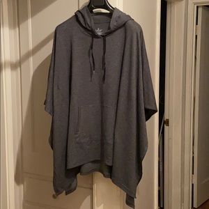 Lightweight cuddl duds poncho Size L/XL